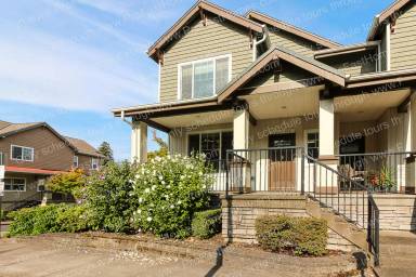 Main picture of 625 NW Lost Springs Ter