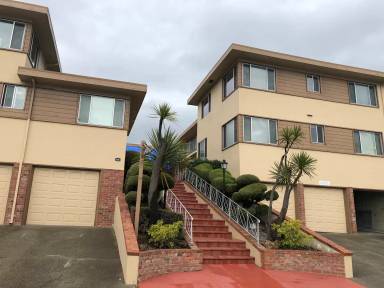 Main picture of 520 Grand Ave