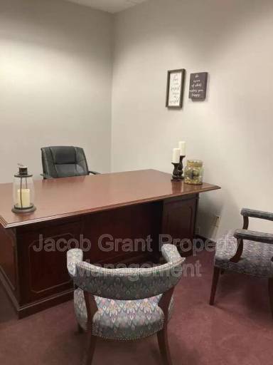 Main picture of 490 Park Ave