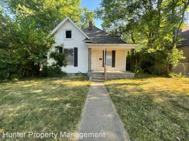 Main picture of 727 W Poplar St