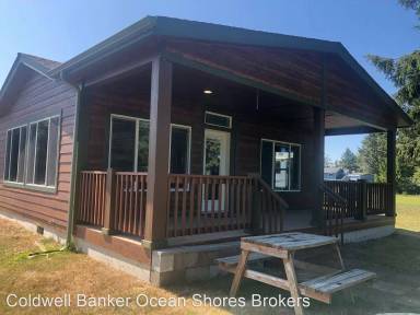 Main picture of 736 Island Cir SE