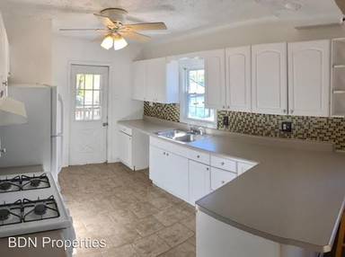 Main picture of 9946 Meadow Ave