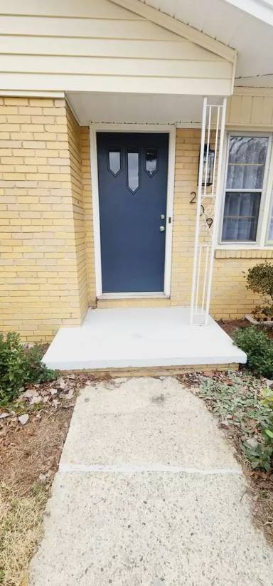Main picture of 209 Knoll Crest Dr