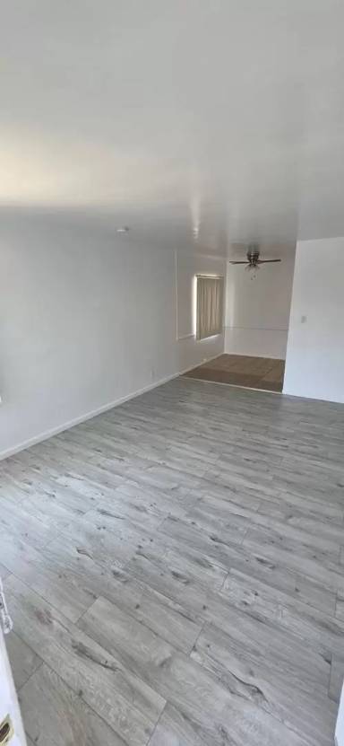 Main picture of 934 W Beach Ave
