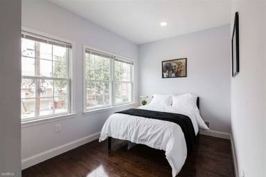 Main picture of Journal Square House