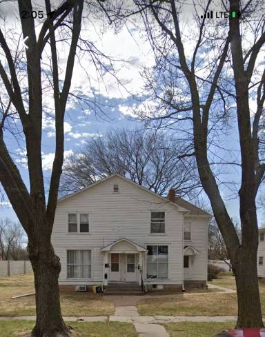 Main picture of 121 W 2nd St