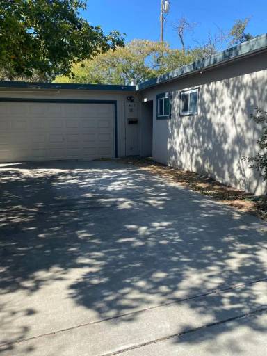 Main picture of 815 Chestnut Ln