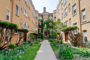 Main picture of 2557 W Montrose Ave