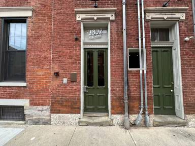 Main picture of 1302 Clay St