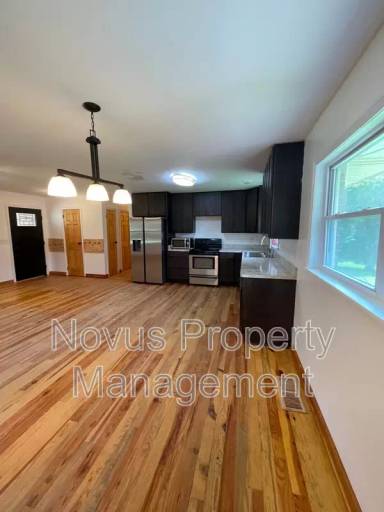 Main picture of 3942 W Highway 5