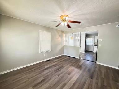 Main picture of 4111 Locust Ave