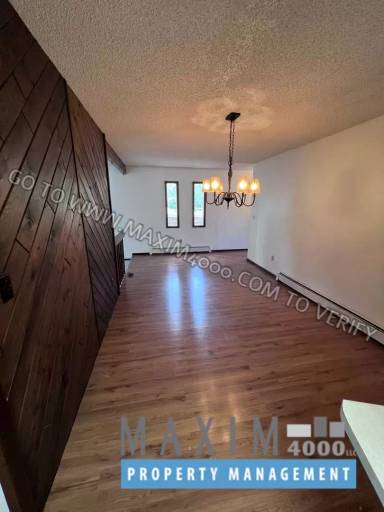 Main picture of 376 E Valley Cir