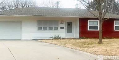 Main picture of 1740 SW Fairmont Rd