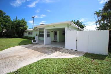 Main picture of 2160 NE 5th Cir