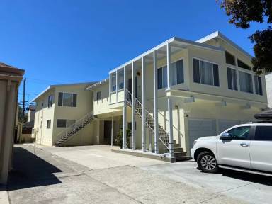 Main picture of 1121 El Camino Real