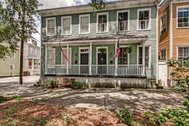 Main picture of 521 E Broad St