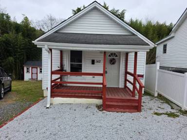Main picture of 142 Welch St