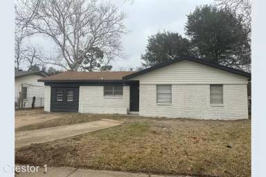 Main picture of 407 E Lilly Ln