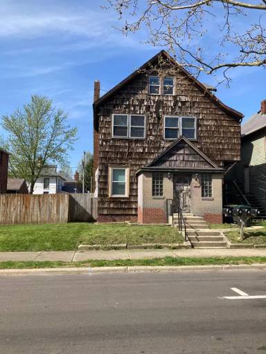 Main picture of 706 E Jackson St