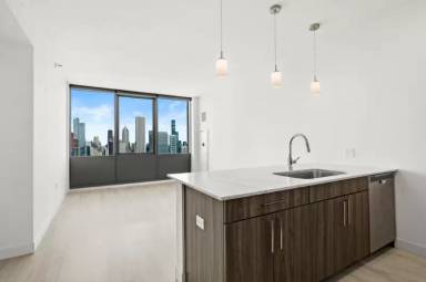 Main picture of 812 S Michigan Ave