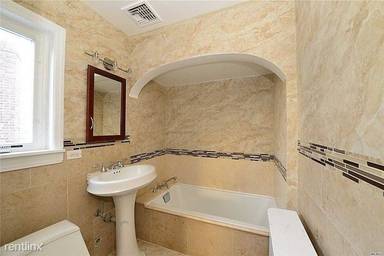 Main picture of 8189 Utopia Pkwy