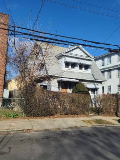 Main picture of 443 Main St