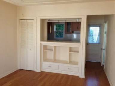 Main picture of 215 Lolita St