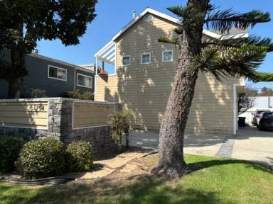 Main picture of 754 Joann St