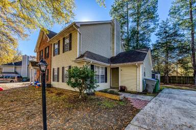 Main picture of 6611 Bevington Ridge Rd
