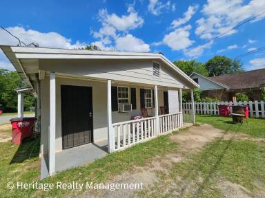 Main picture of 3563 Thorpe St