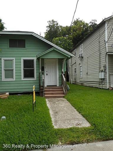 Main picture of 208 E Sterling St