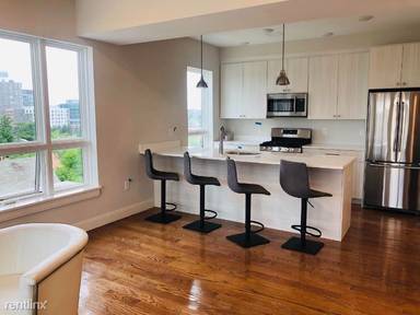 Main picture of 31 North Beacon St