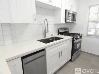 Main picture of 1000 Palm Ave