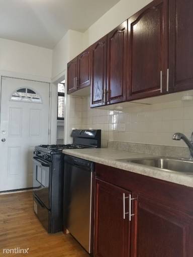 Main picture of 2348 W Addison St
