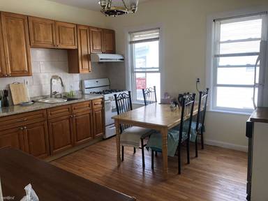 Main picture of 44 Maple St