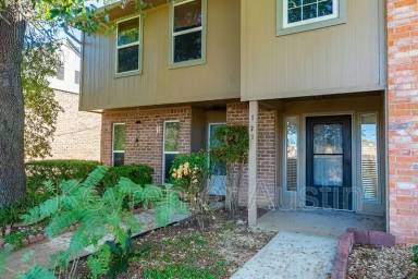 Main picture of 9009 North Plaza