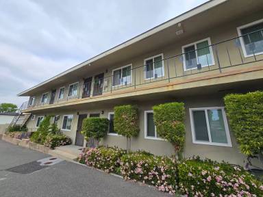 Main picture of 1975 Stanley Ave