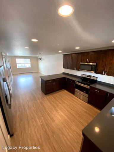 Main picture of 1095 N 14th Ave