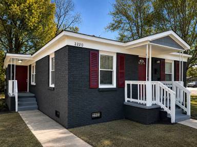 Main picture of 2220 Custer St