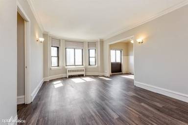 Main picture of 1033 W Loyola Apartments