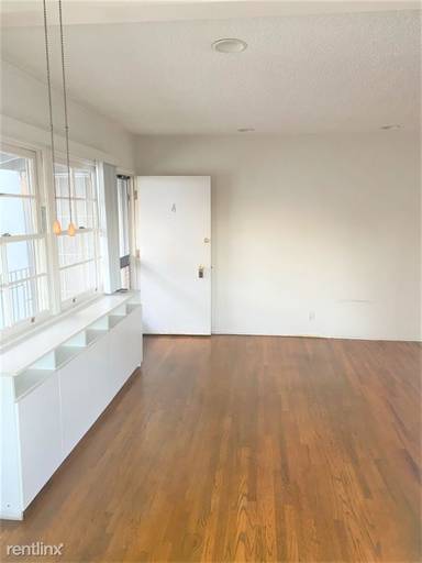 Main picture of 707 Strand St
