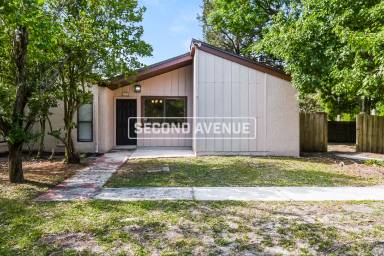 Main picture of 2419 Whispering Woods Blvd