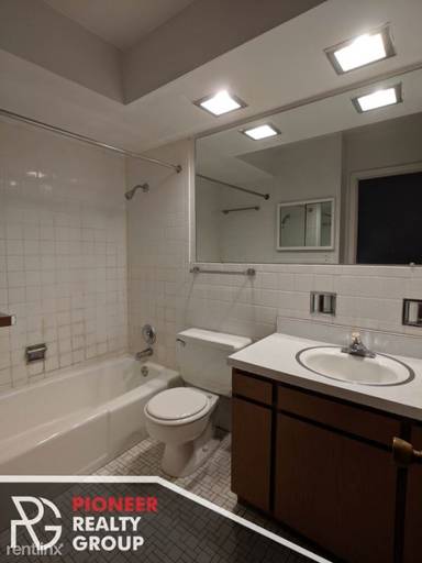 Main picture of 1435 N Dearborn St