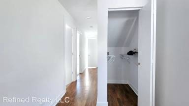 Main picture of 1832 W 22nd Pl