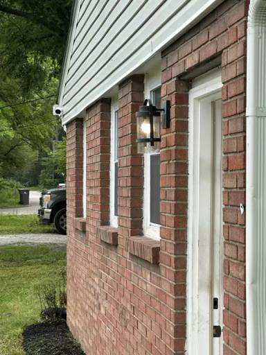 Main picture of 4233 E 38th St