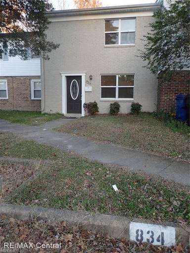 Main picture of 834 N Buckingham Ct
