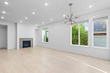 Main picture of 3975 NE Garfield Ave
