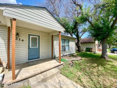 Main picture of 2214 W Avenue L