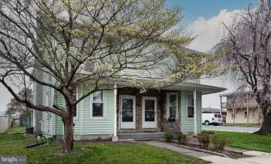 Main picture of 323 Penn St