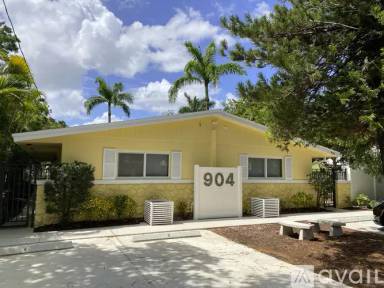 Main picture of 904 SE 12th Ct